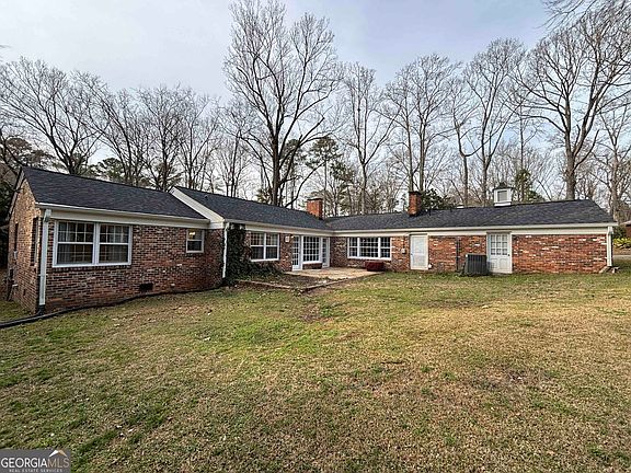 5th image of 913 Spring St