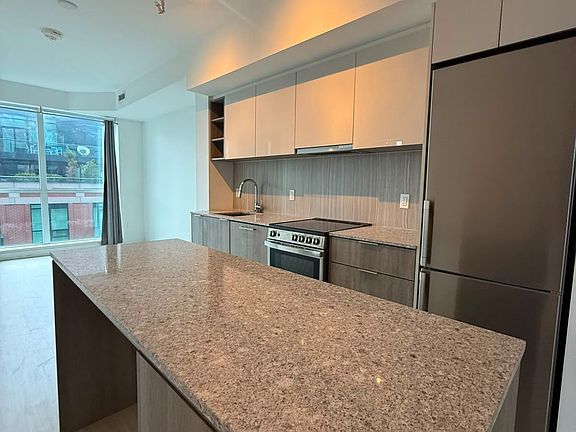 5th image of 31 Tippett Rd #1015
