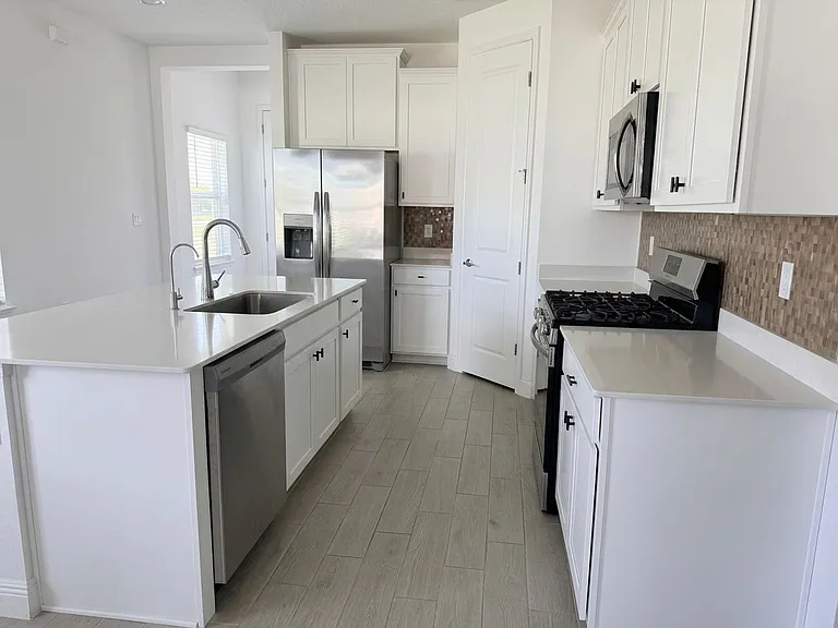82 Pentwater Rd — Photo 5