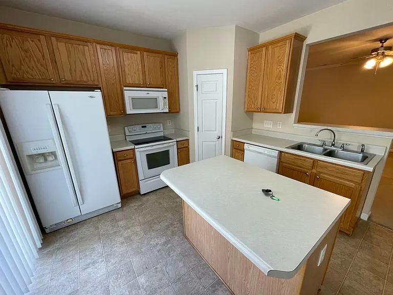 107 Fanwood Ct — Photo 8