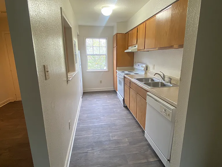 Avery Close Condominiums — Photo 93