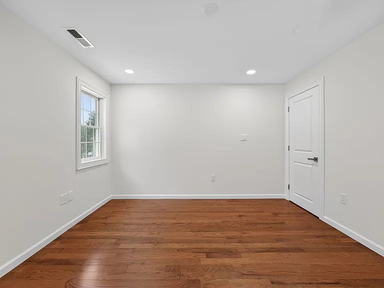166 Londonderry Rd — Photo 22