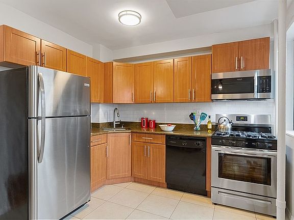 4th image of 365 Clinton Ave APT 3G