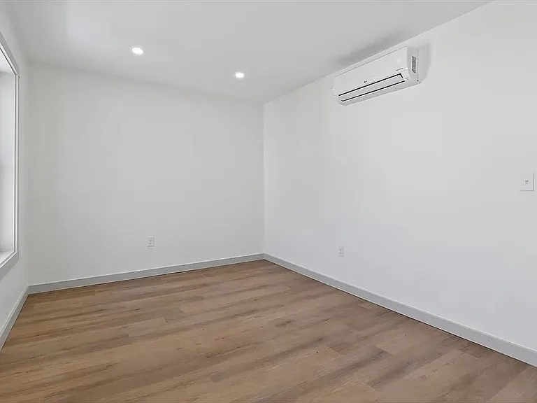 79 Fox St #2 — Photo 4