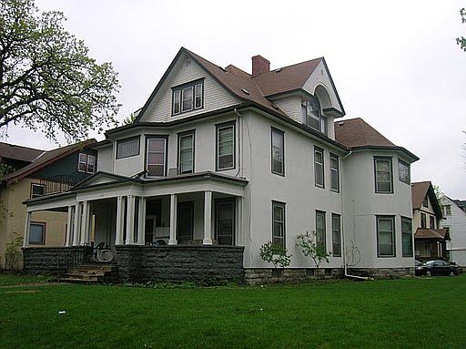 1st image of 1100 5th St SE