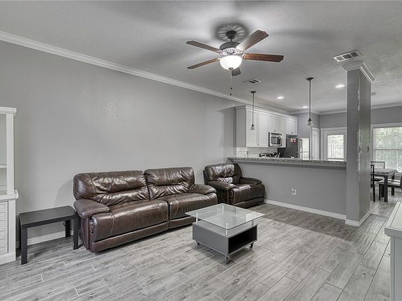 4th image of 301 Parkway #303