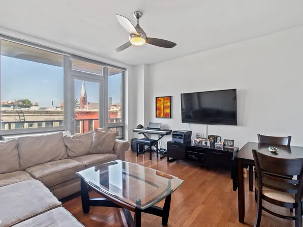 5-49 Borden Avenue image 1 of 11