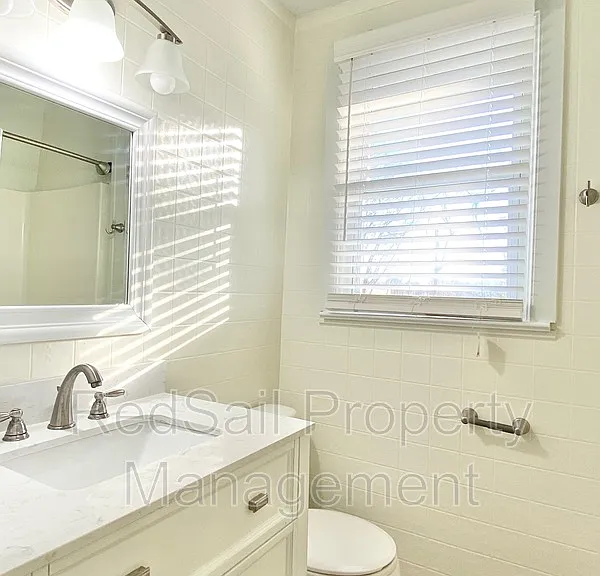 323 Roane Dr — Photo 16