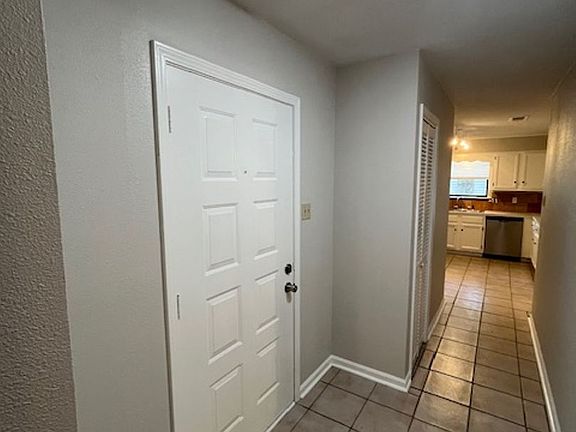 3rd image of 30 Oak Forest Loop