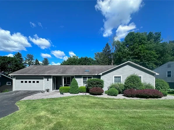 21 Overbrook Cres, New Hartford, NY 13413