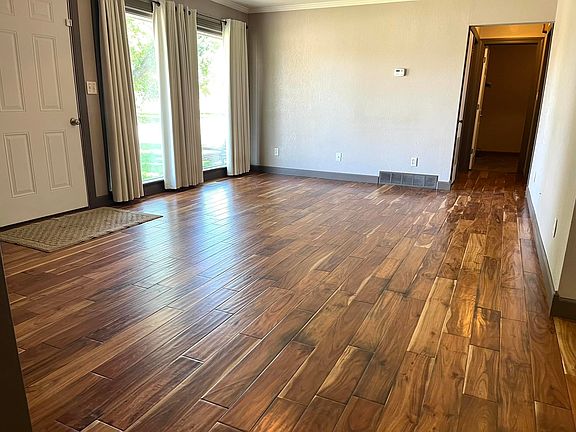 2nd image of 3015 Meadowlark Ln