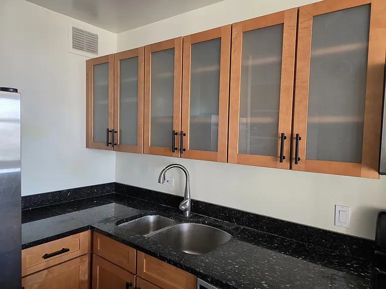 444 W Fullerton Pkwy — Photo 12