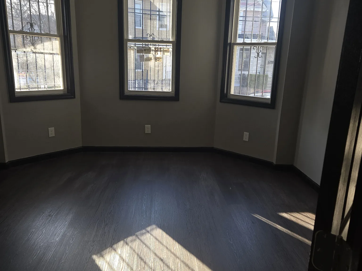 1 bed, $1,000 — Photo 1