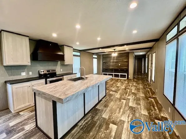 294 Hunter Rd, Hazel Green, AL 35750