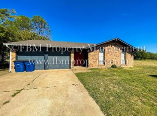 1608 S Hall St, Ennis, TX 75119