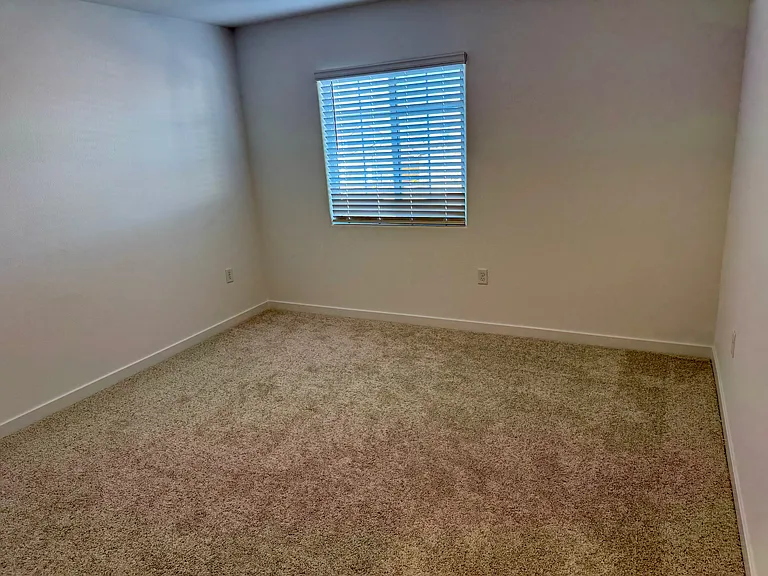 Guest Bedroom 2 (upstairs)