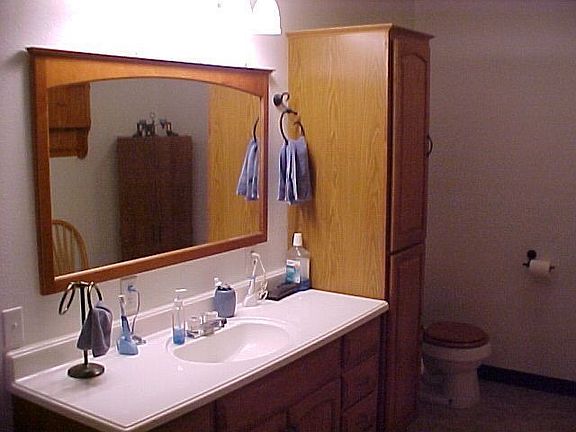 5th image of 513 Rosewood St