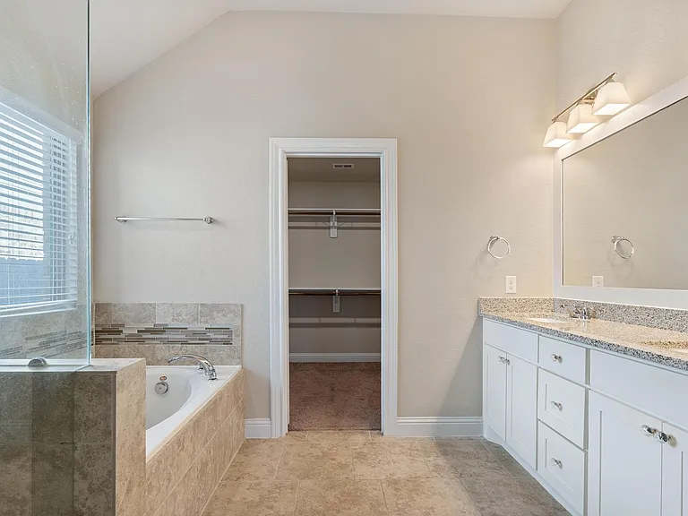 18716 Laurel Hills Dr — Photo 21