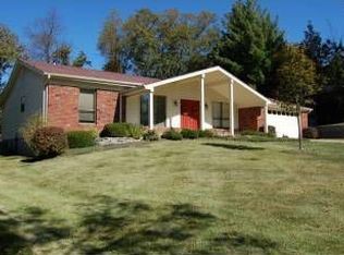 1539 Hummingbird Hill Ln, Ballwin, MO 63011
