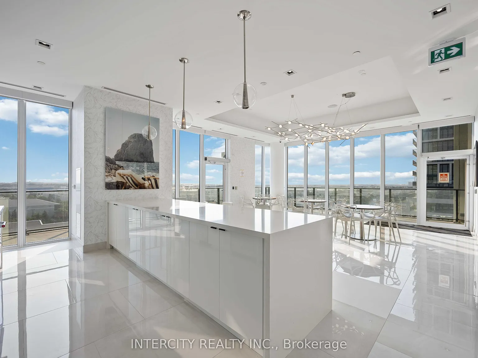 Charisma Condos — Photo 4