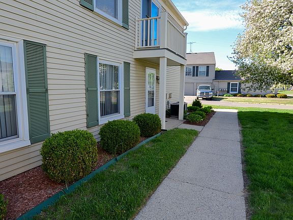 4th image of 3021 Maplewood Ct #A