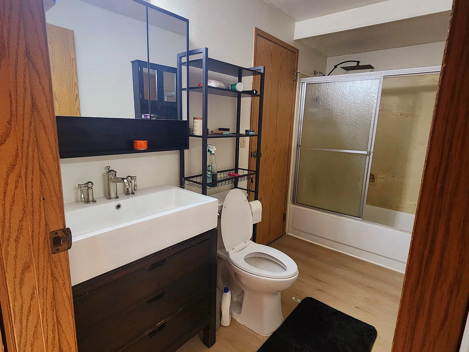 3 bed, 1.5 bath, 1200 sqft, $2,600 — Photo 2