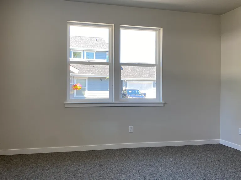 2058 Aaron Dr — Photo 12