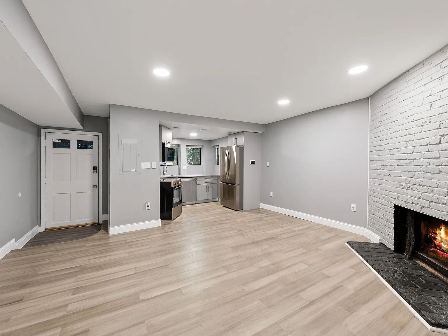 2 bed, 800 sqft, $3,150 — Photo 4