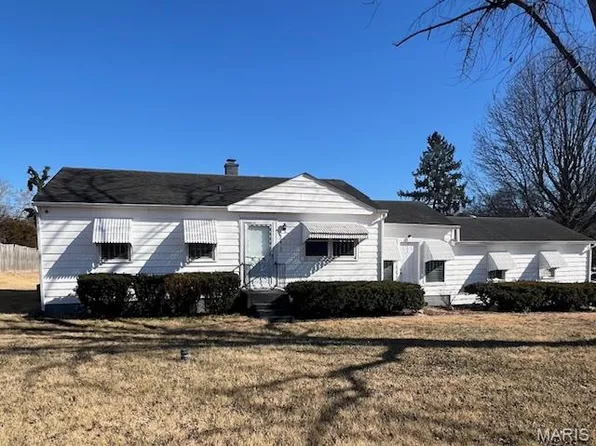 202 Sunshine Dr, Festus, MO 63028