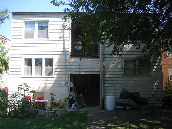 3rd image of 6648 N Seeley Ave #1S