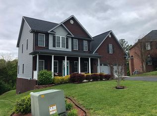 7915 Carriage Park Dr, Roanoke, VA 24019