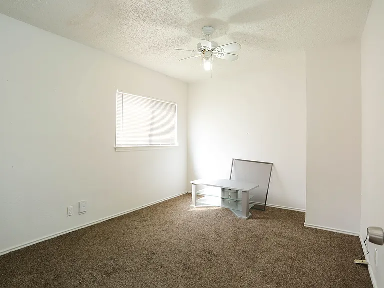 11009 Almond Park — Photo 23