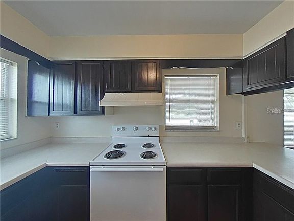 3rd image of 1838 Amberly Ave #T-1