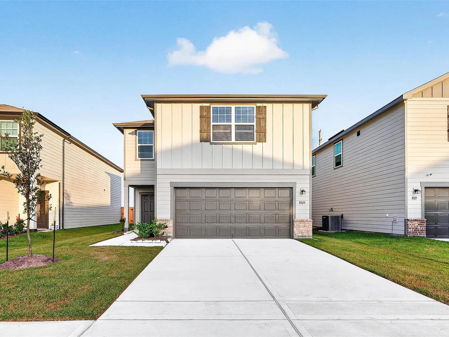 4 bed, 2.5 bath, 2121 sqft, $2,200 — Photo 2