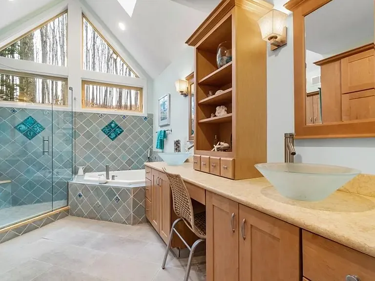 617 Durham Rd — Photo 10