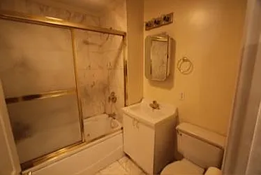 Rented by Robyn Lee, LREB