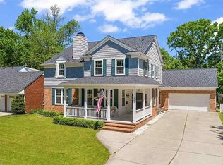 264 Kerby Rd, Grosse Pointe Farms, MI 48236