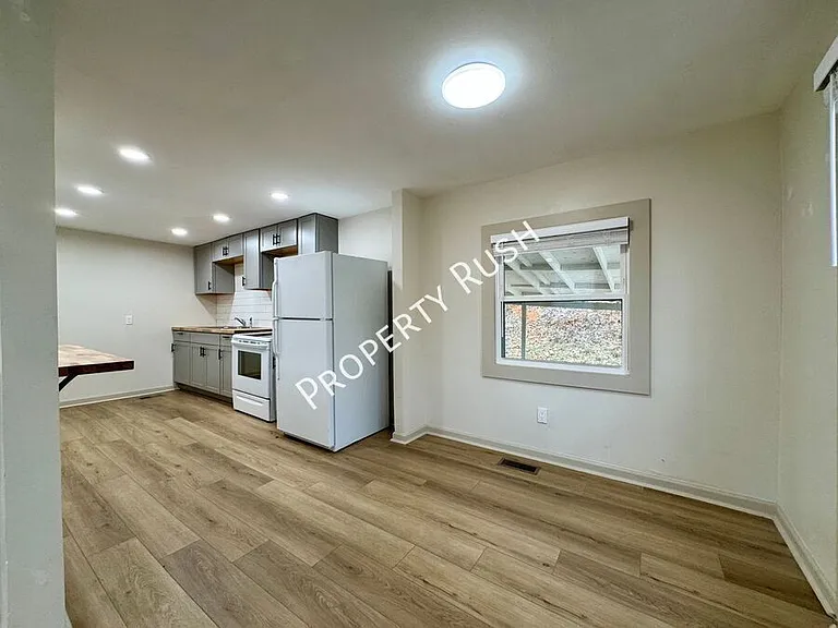 975 Beason Dr — Photo 8