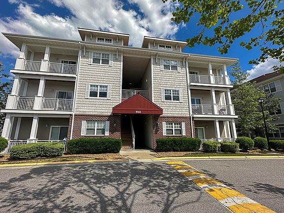 2nd image of 912 Southmoor Dr Unit 203