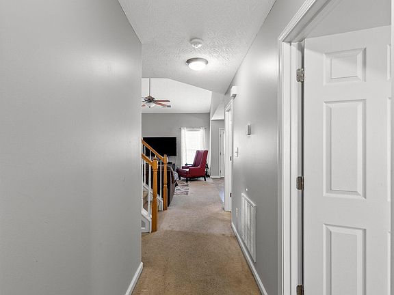 4th image of 684 Lucille Dr