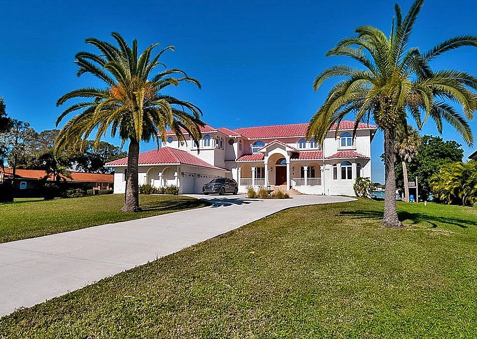 Bayshore Dr Home