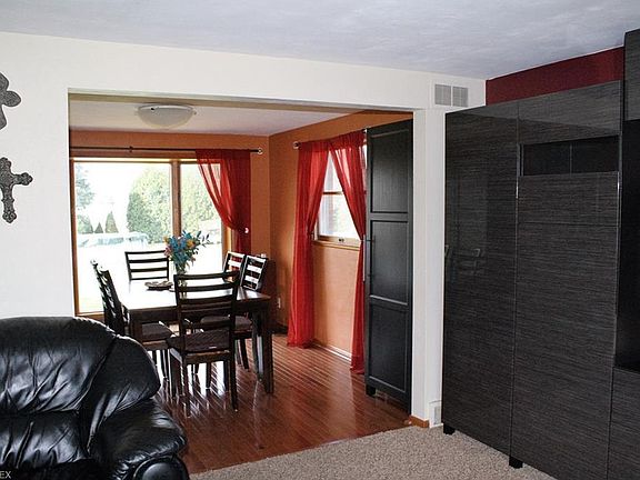 5th image of 3241 Crestview Dr