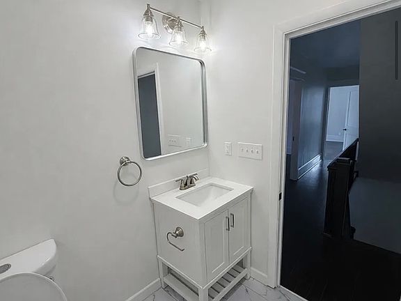 5th image of 510 Brown St