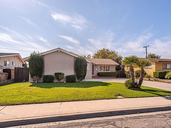 2nd image of 422 Laurie Ln