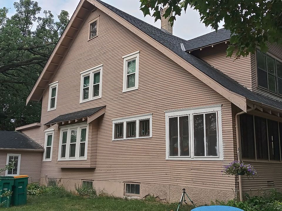 2nd image of 480 3rd St SE