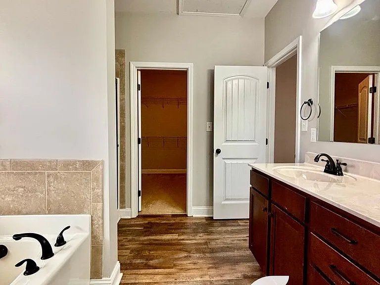 239 Fountain Grove Dr — Photo 32