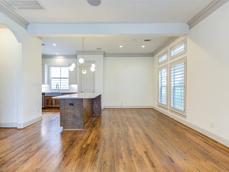 6302 Prague St — Photo 11