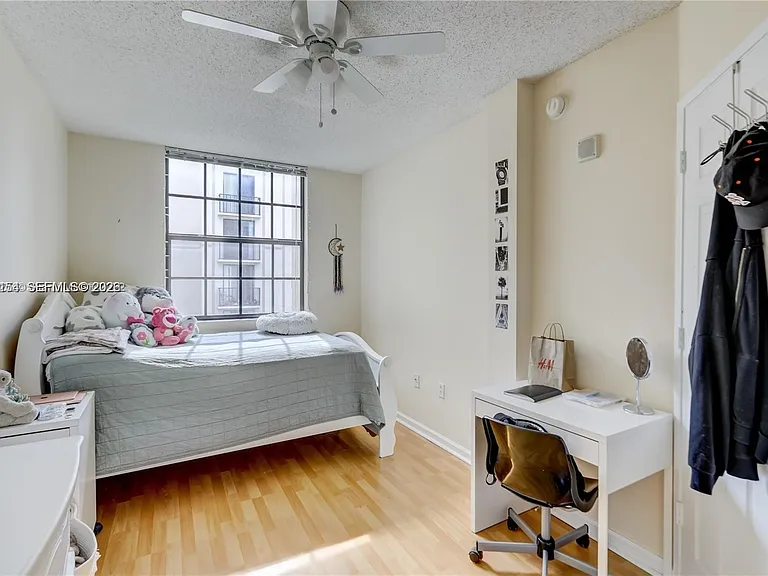1919 Van Buren St #620A — Photo 15