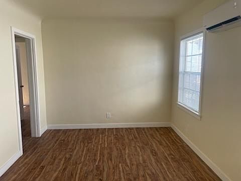 1st image of 1026 1/2 W 92nd St