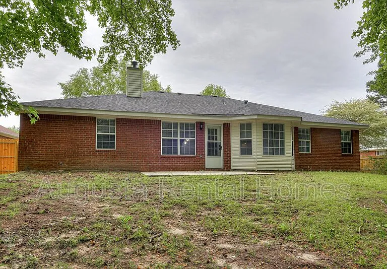 690 Monroe St — Photo 31